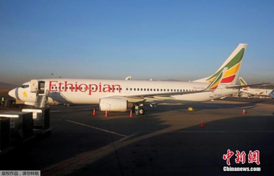 3月10日，据外媒报道，埃塞俄比亚航空公司一架客机坠毁，飞机上载有149名乘客和8名机组人员。据悉，该航班当时正在飞往肯尼亚首都内罗毕。资料图为埃塞俄比亚航空公司一架波音737-800飞机停靠在埃塞俄比亚首都亚的斯亚贝巴博莱机场(Addis Ababa Bole International Airport)。